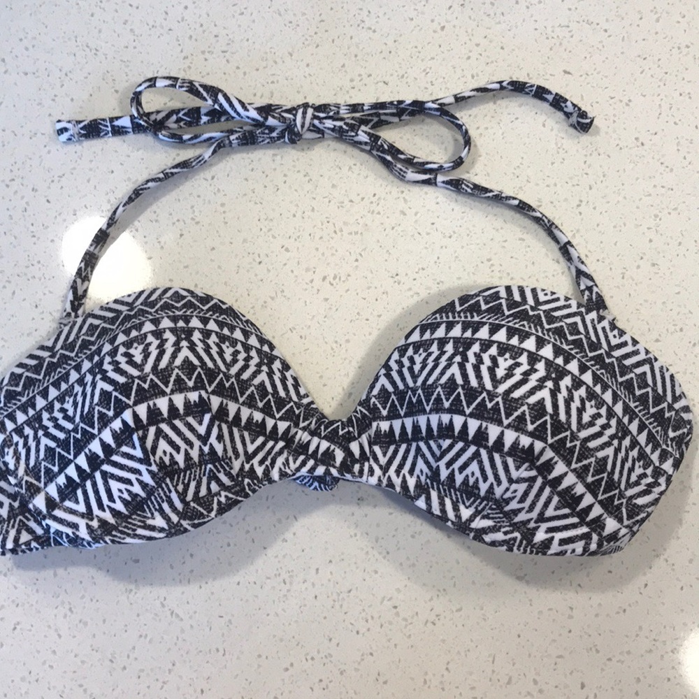 Xhiliration Black and White Push Up Bikini Top